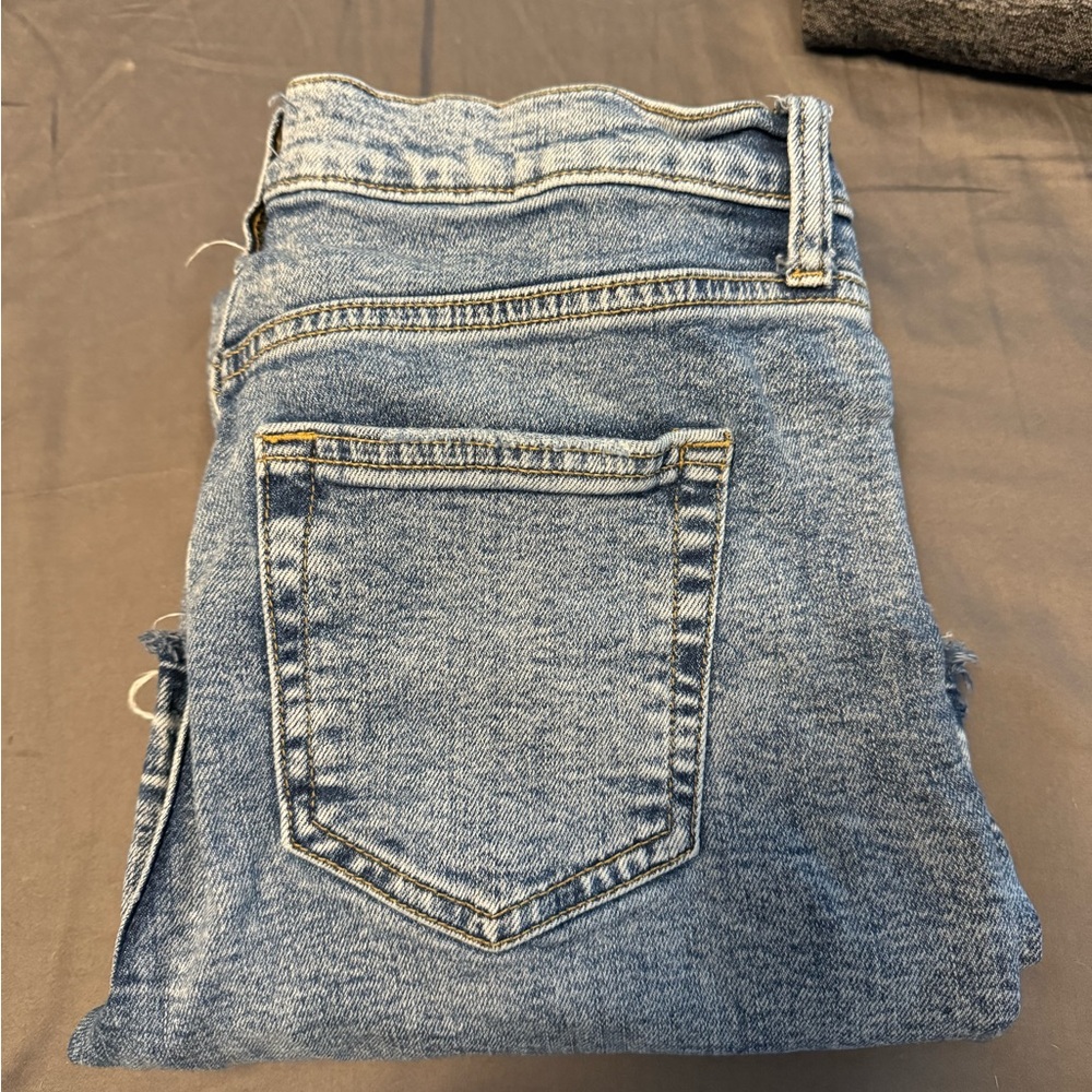 Sneak Peek ankle jeans